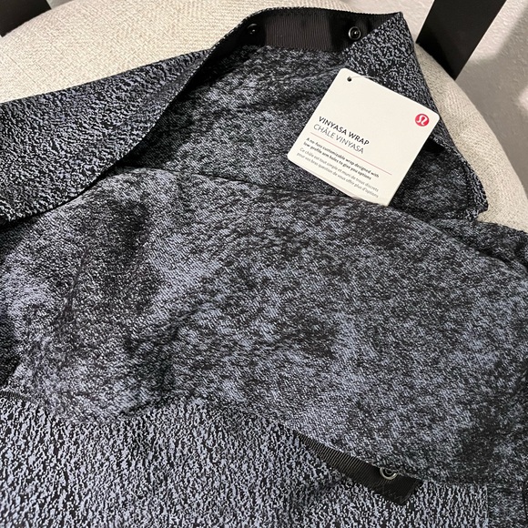LULULEMON NWT AUTHENTIC VINYASA BLUE & BLACK COZY SOFT VERSATILE WRAP - Picture 12 of 16